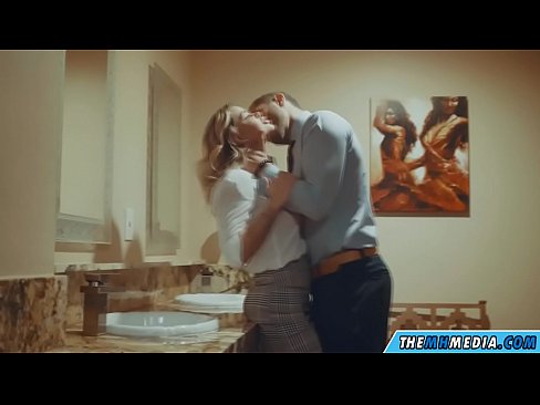 ❤️ Quando una bionda formosa ti seduce in un bagno pubblico ❤ Video di sessoal it.myastro.top ❌️❤